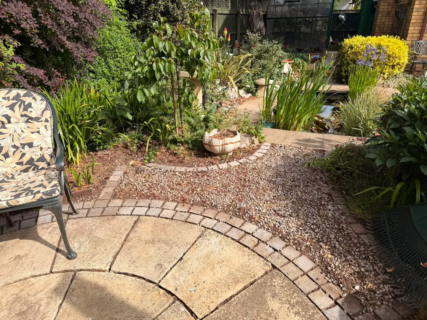 After: gravel refreshed, paving and cobble edging clear